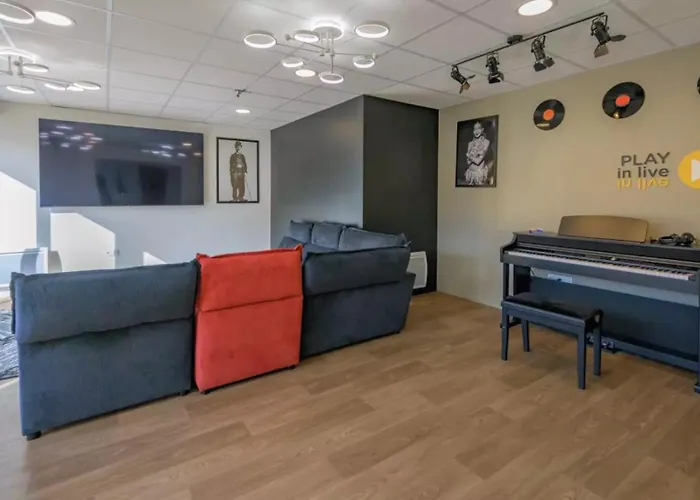 Nemea Constantine * Ρουέν