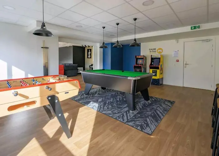 Nemea Constantine Ρουέν